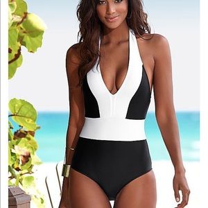 Beautiful one piece bathing suit 👙